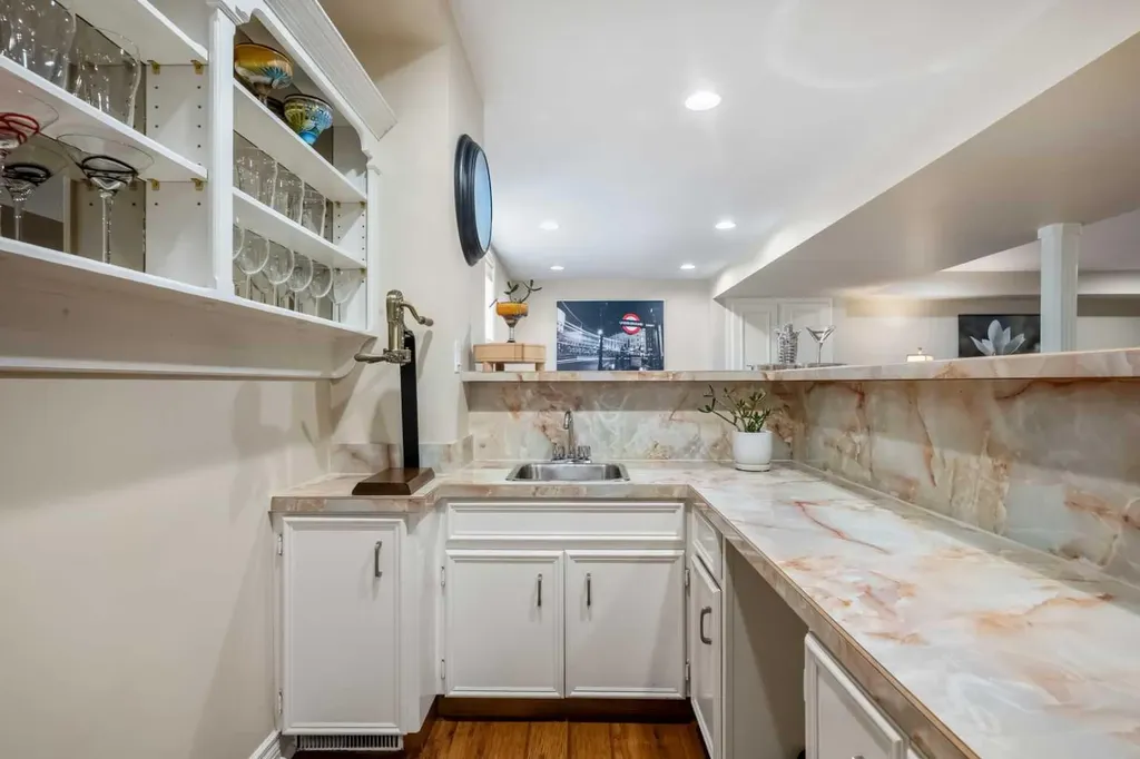 612 Lake Simcoe Close SE Calgary AB T2J 5H2