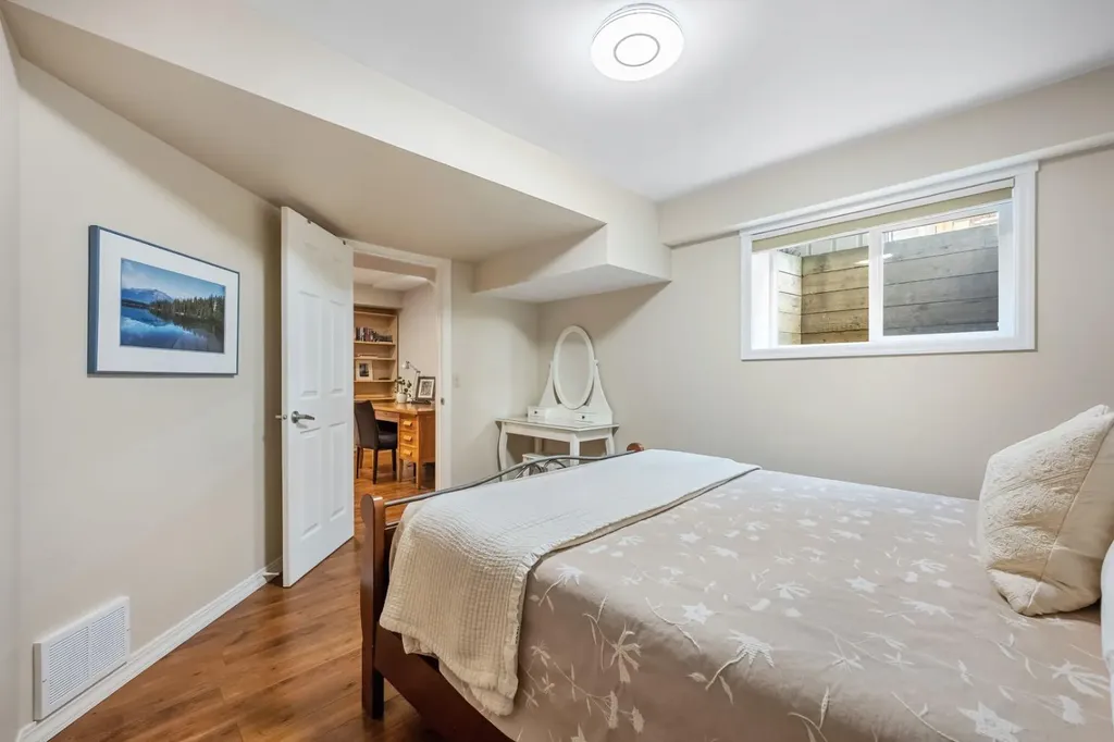 612 Lake Simcoe Close SE Calgary AB T2J 5H2