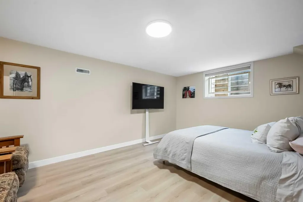 612 Lake Simcoe Close SE Calgary AB T2J 5H2