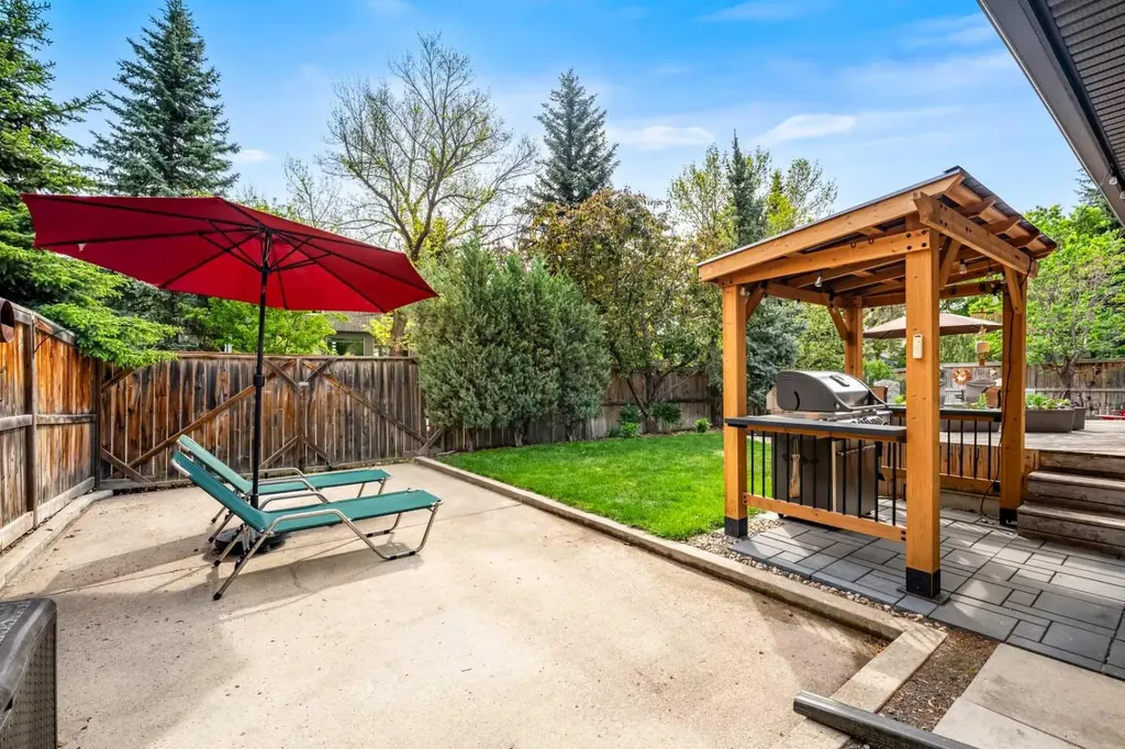 612 Lake Simcoe Close SE Calgary AB T2J 5H2