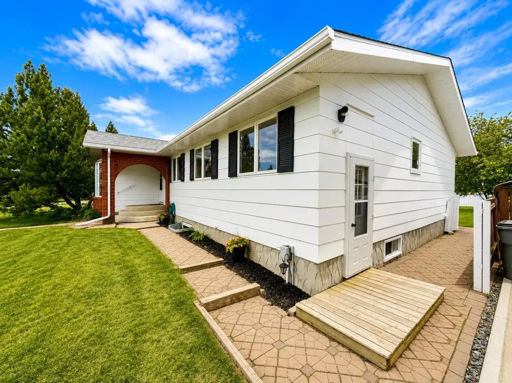 518 19th Street Wainwright AB T9W 1J6