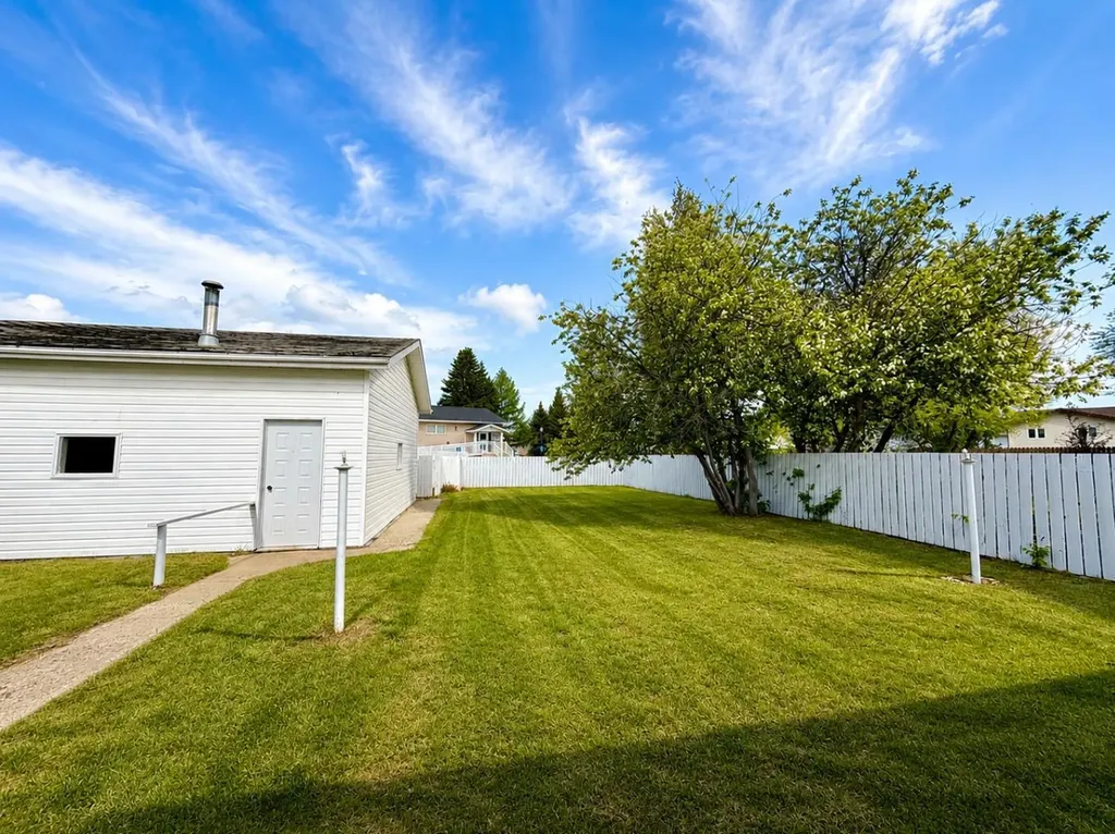 518 19th Street Wainwright AB T9W 1J6