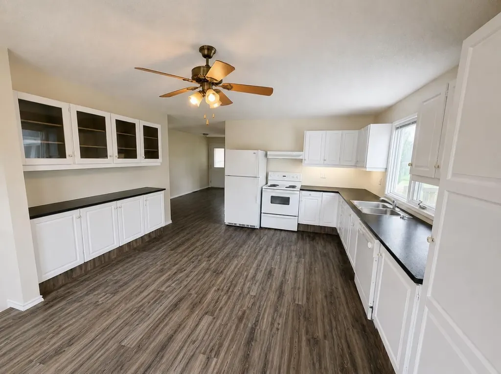 518 19th Street Wainwright AB T9W 1J6