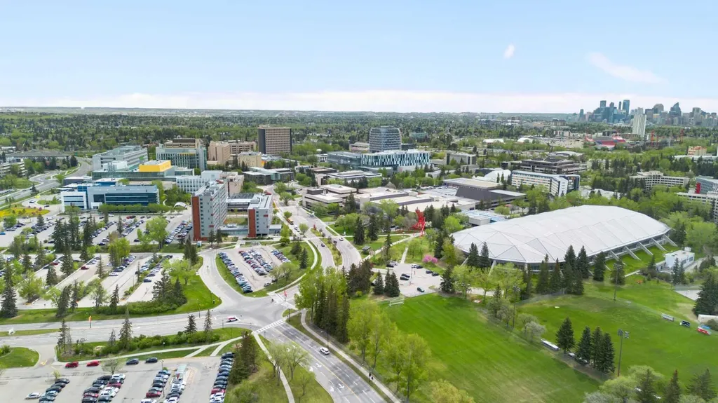 3107 Warren Street NW Calgary AB T3B0M2