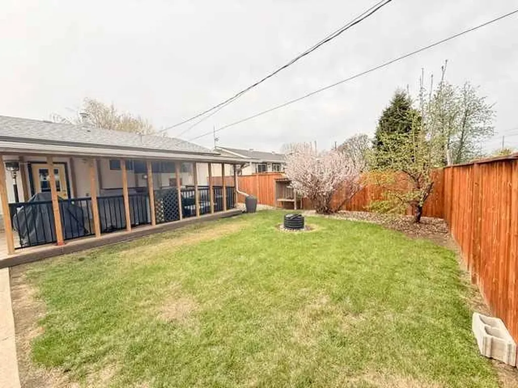 4804 47 Avenue Grimshaw AB T0H1W0