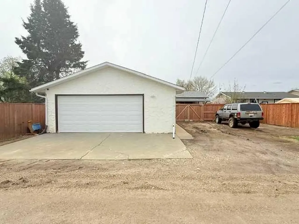 4804 47 Avenue Grimshaw AB T0H1W0