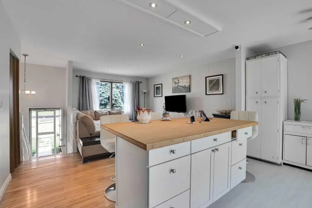 1187 Falconridge Drive NE Calgary AB T3J 1A3
