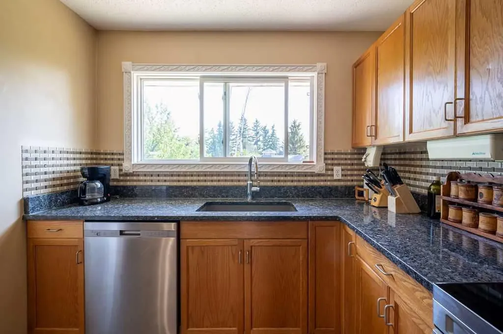 139 Maitland Road NE Calgary AB T2A 4Z3