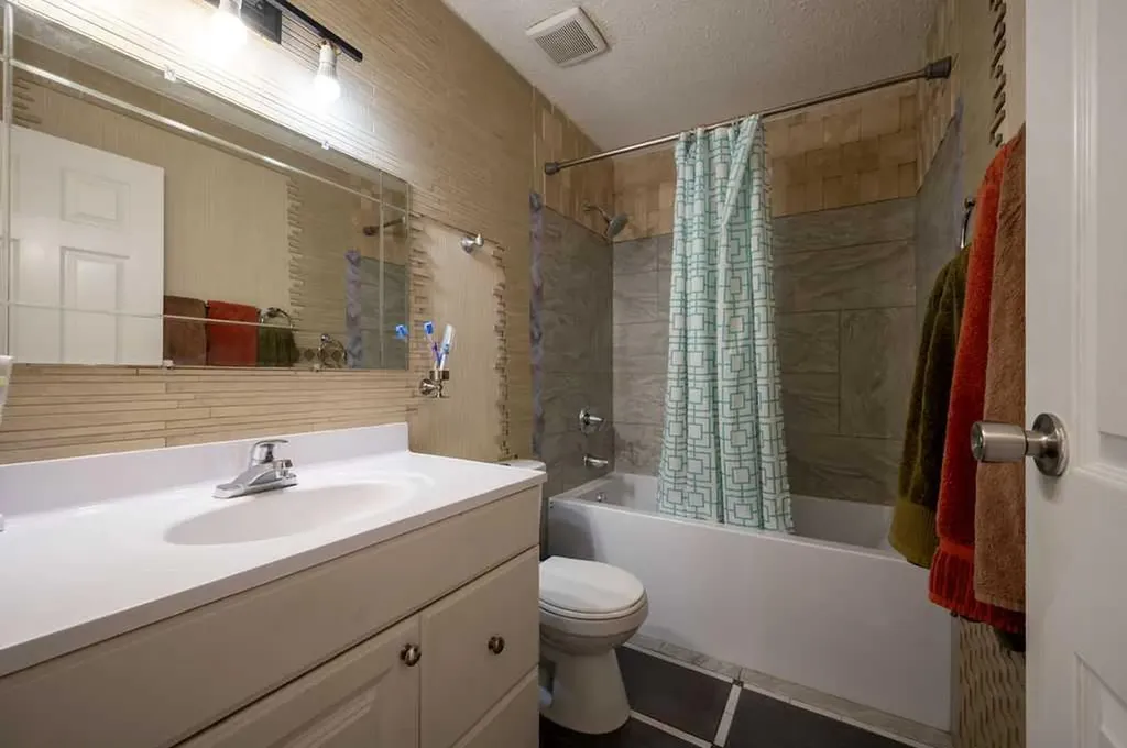 139 Maitland Road NE Calgary AB T2A 4Z3