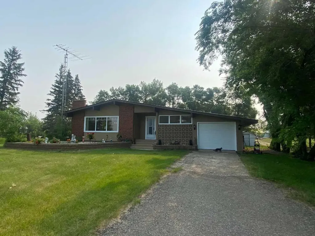 49425 Highway 870 Innisfree AB t0b2g0