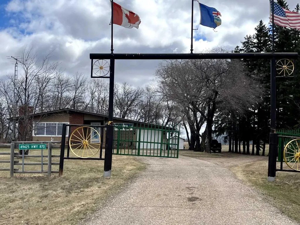 49425 Highway 870 Innisfree AB t0b2g0