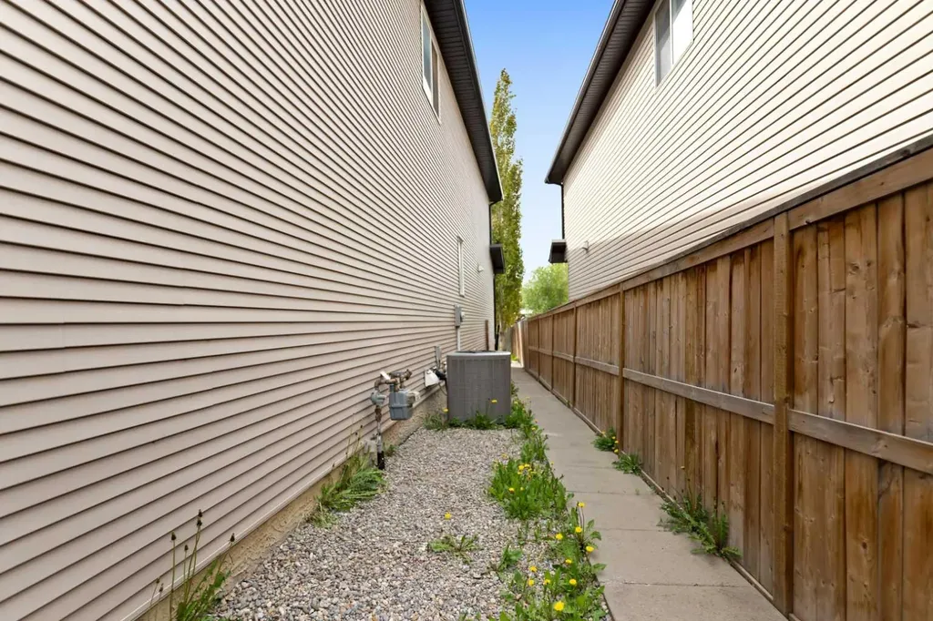 34 Brightoncrest Common SE Calgary AB T2Z 0N8