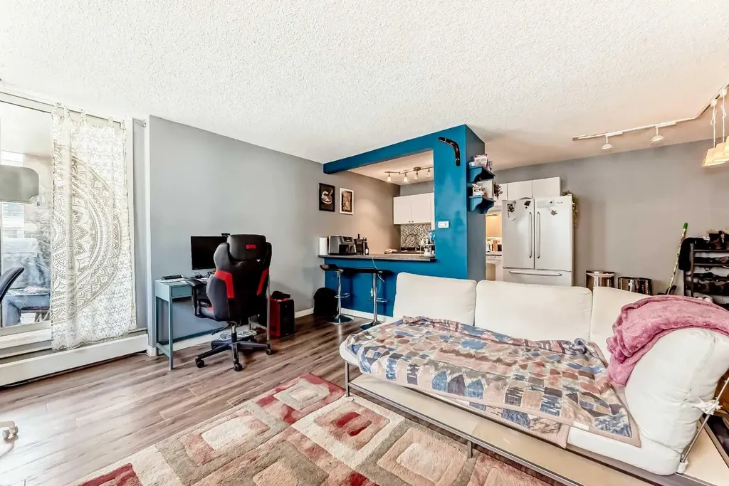 317 14 Avenue SW Calgary AB T2R 0M4