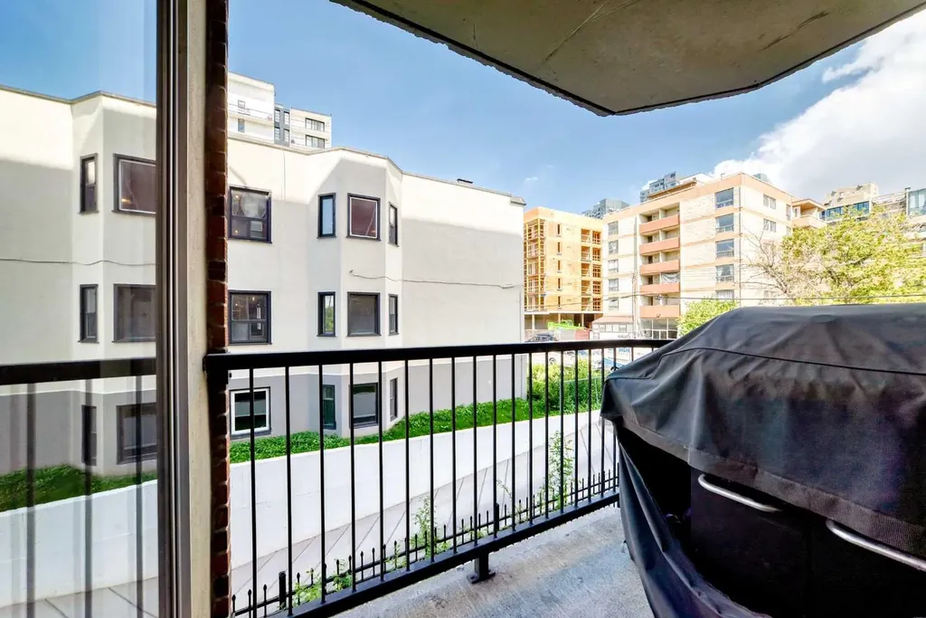 317 14 Avenue SW Calgary AB T2R 0M4