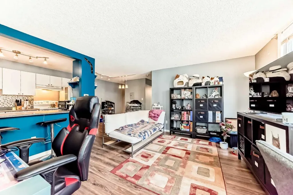 317 14 Avenue SW Calgary AB T2R 0M4