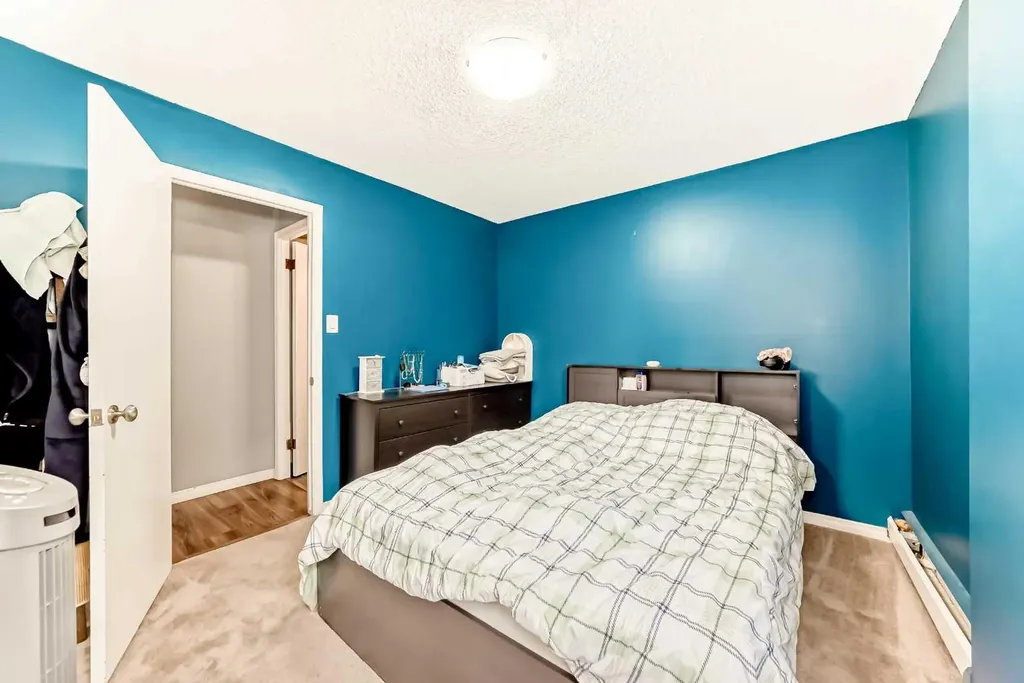 317 14 Avenue SW Calgary AB T2R 0M4