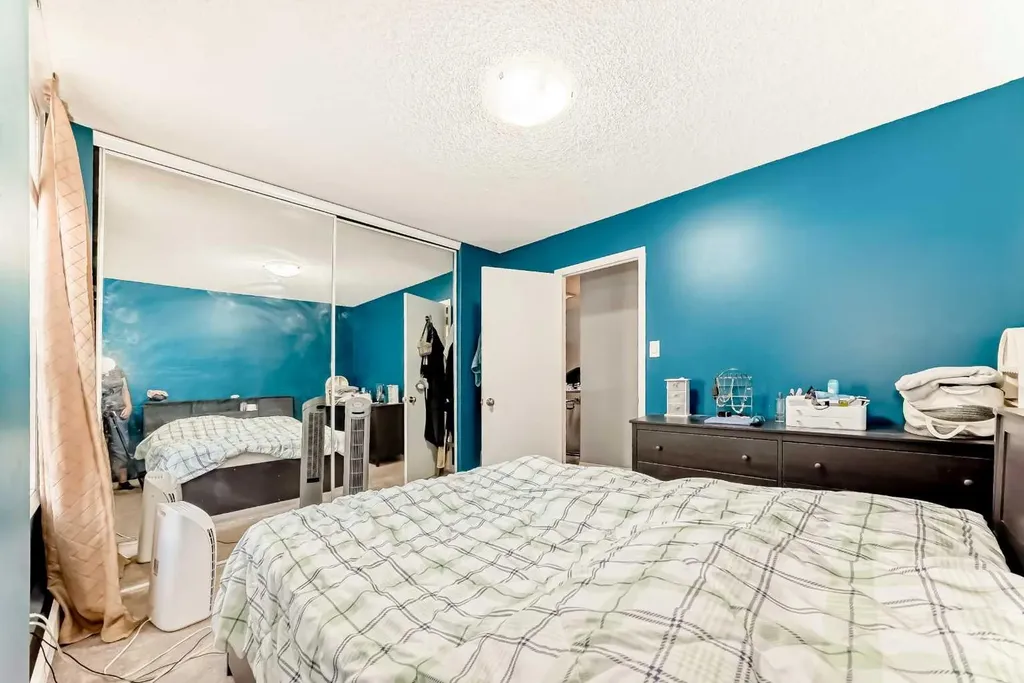 317 14 Avenue SW Calgary AB T2R 0M4