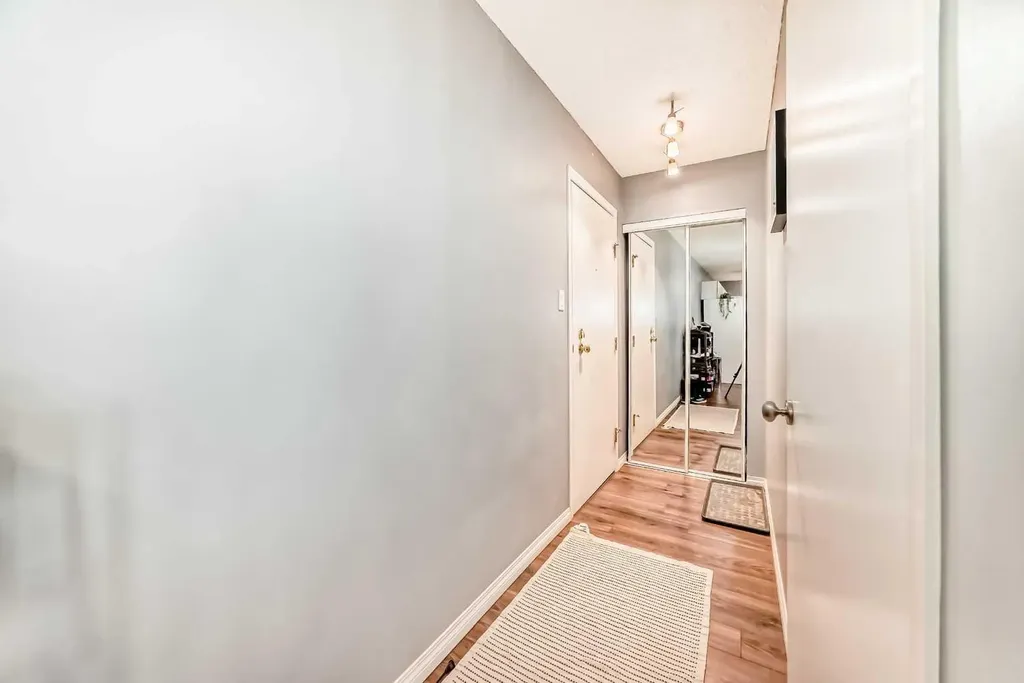 317 14 Avenue SW Calgary AB T2R 0M4