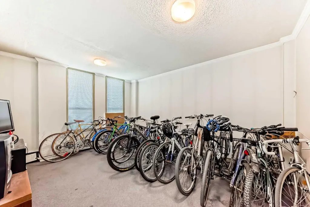317 14 Avenue SW Calgary AB T2R 0M4
