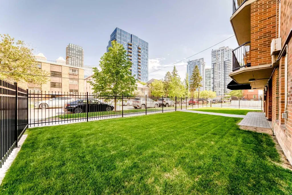 317 14 Avenue SW Calgary AB T2R 0M4