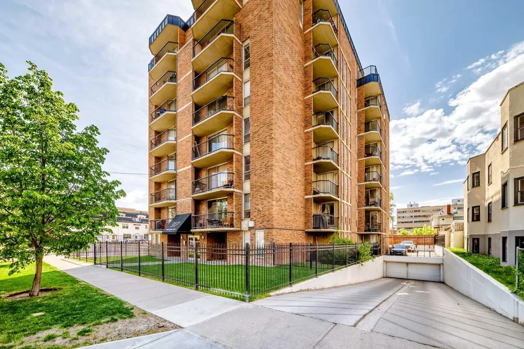 317 14 Avenue SW Calgary AB T2R 0M4