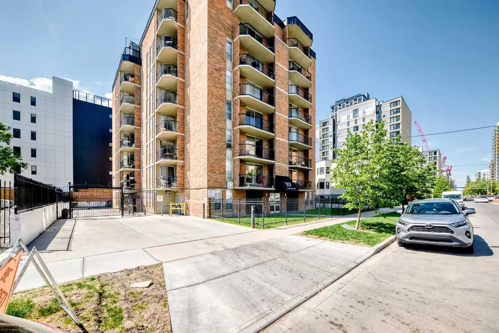 317 14 Avenue SW Calgary AB T2R 0M4