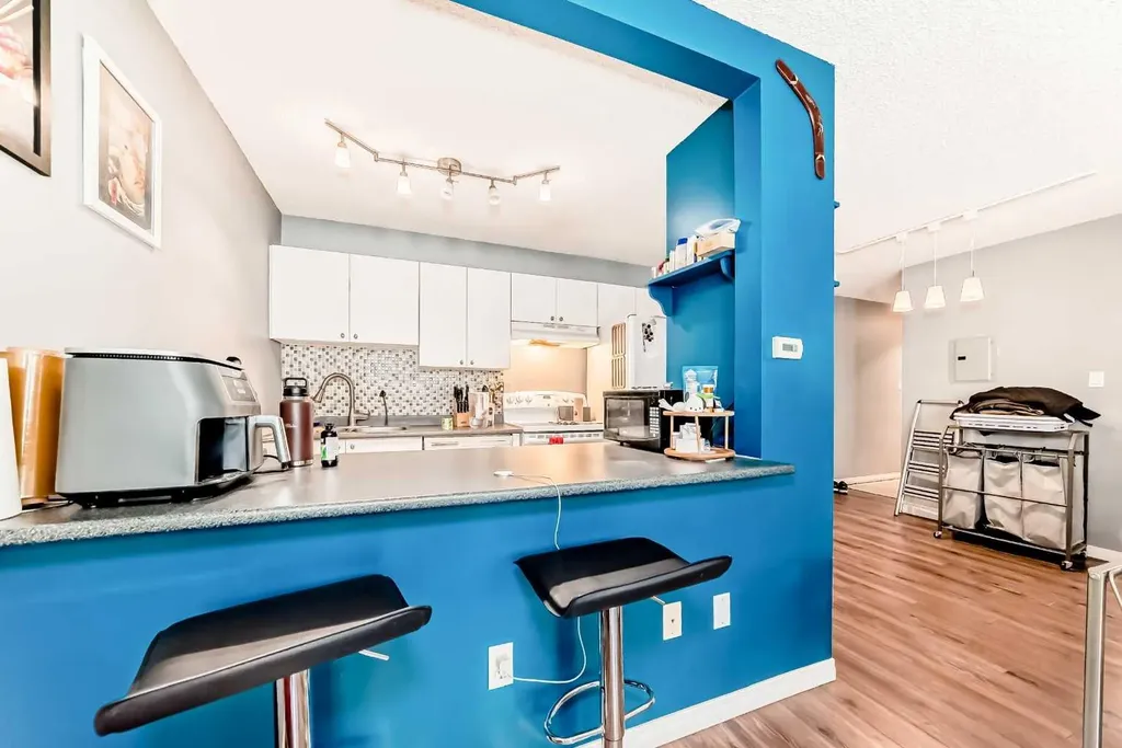 317 14 Avenue SW Calgary AB T2R 0M4