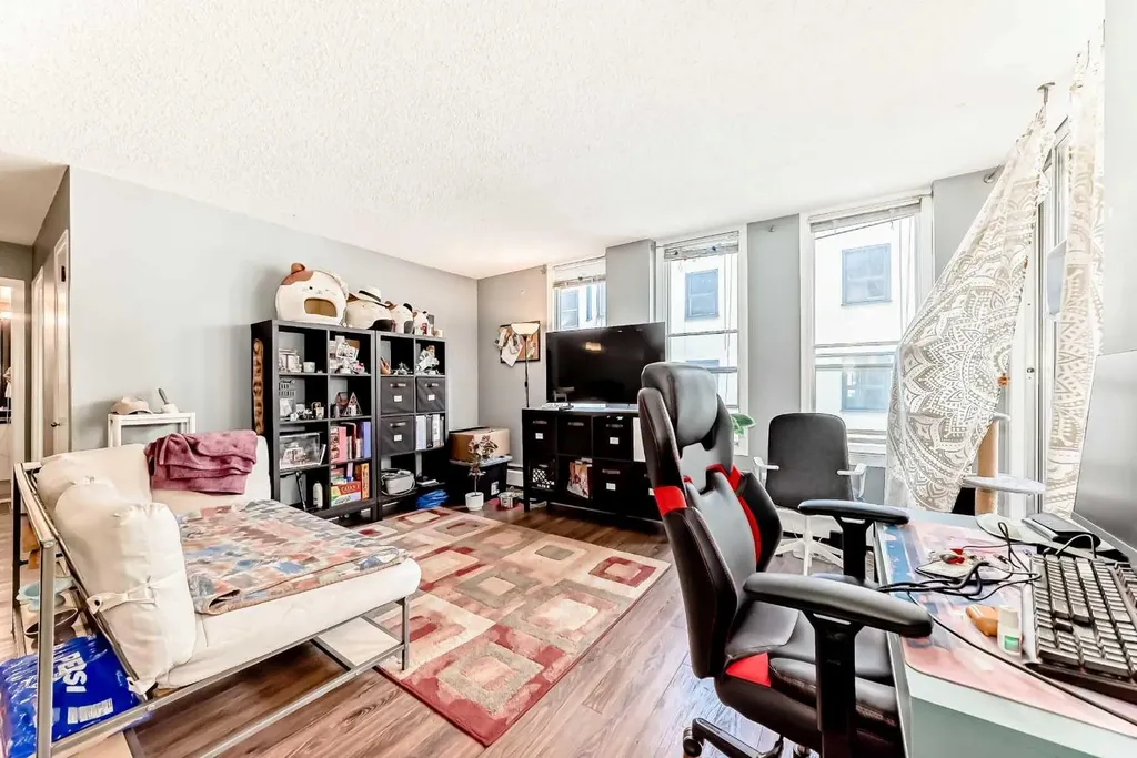 317 14 Avenue SW Calgary AB T2R 0M4