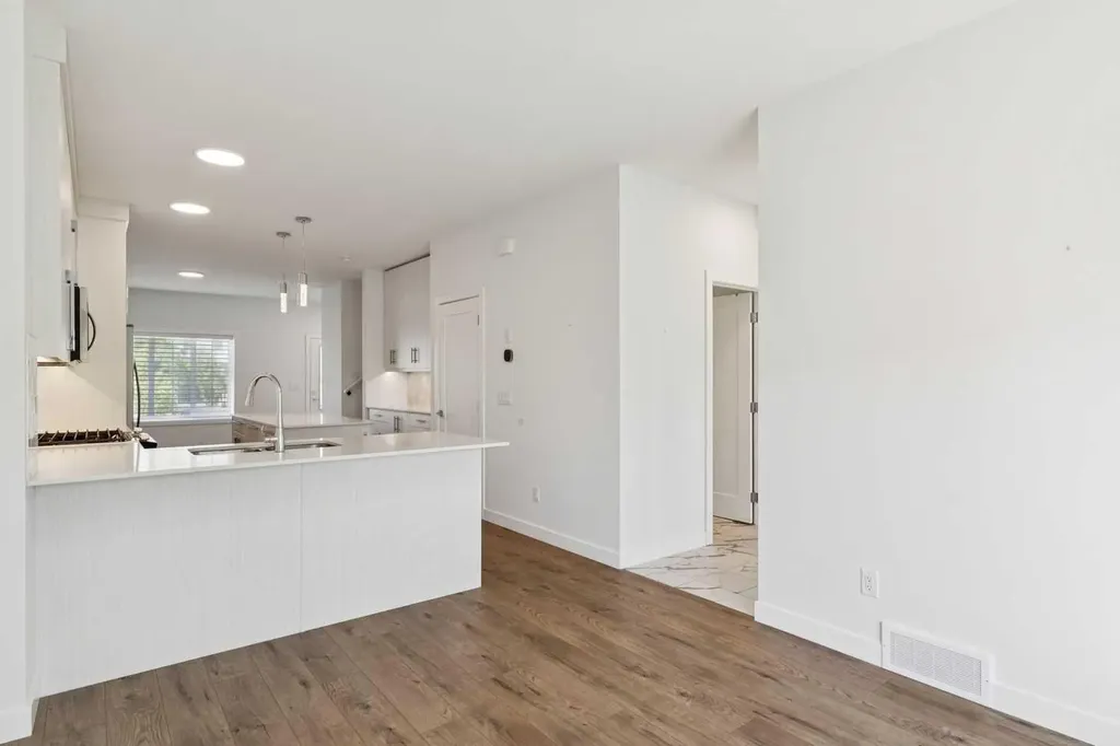 7411 202 Avenue SE Calgary AB T3S 0E8
