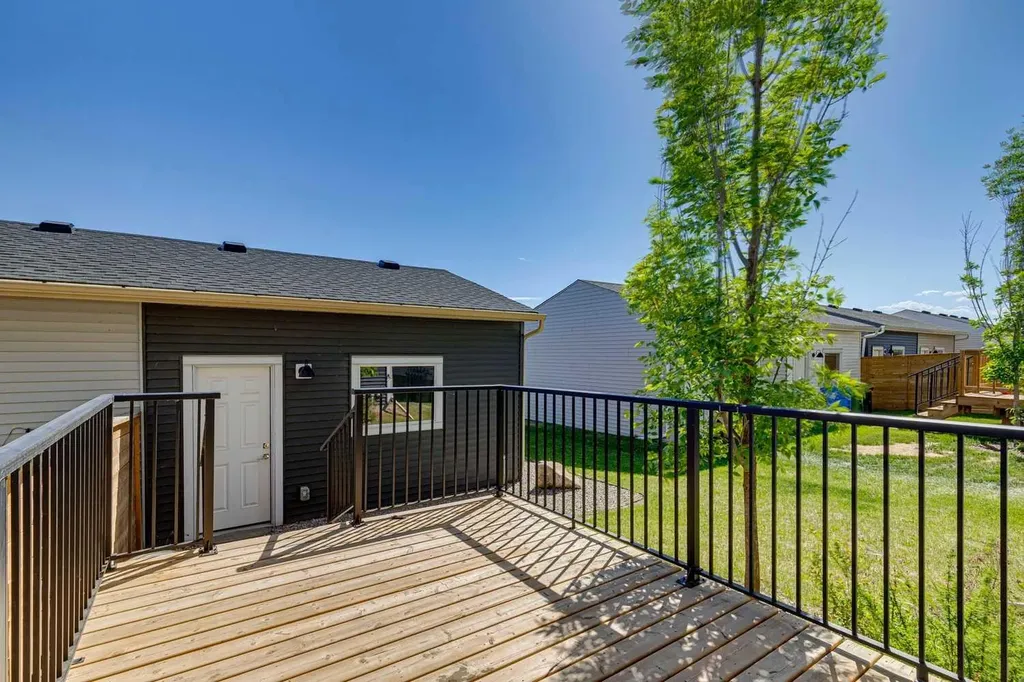 7411 202 Avenue SE Calgary AB T3S 0E8