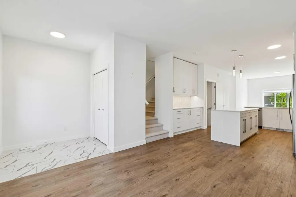 7411 202 Avenue SE Calgary AB T3S 0E8