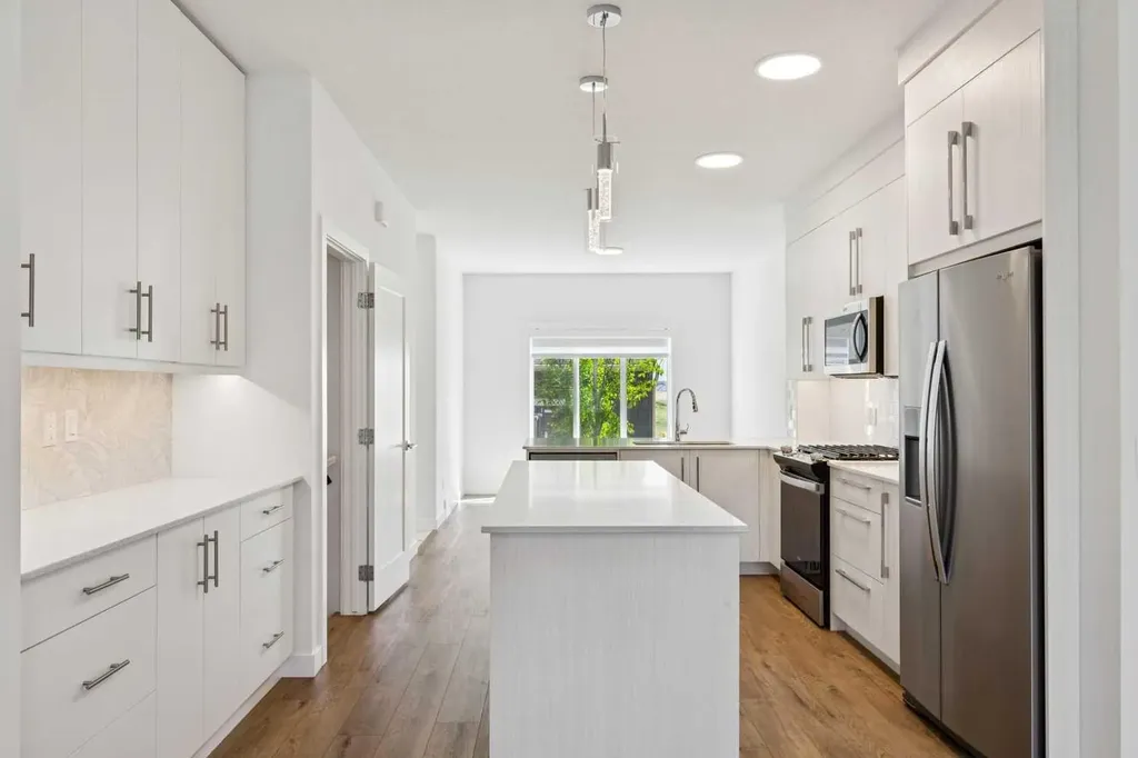 7411 202 Avenue SE Calgary AB T3S 0E8