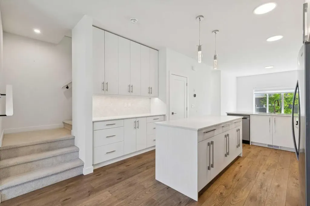 7411 202 Avenue SE Calgary AB T3S 0E8