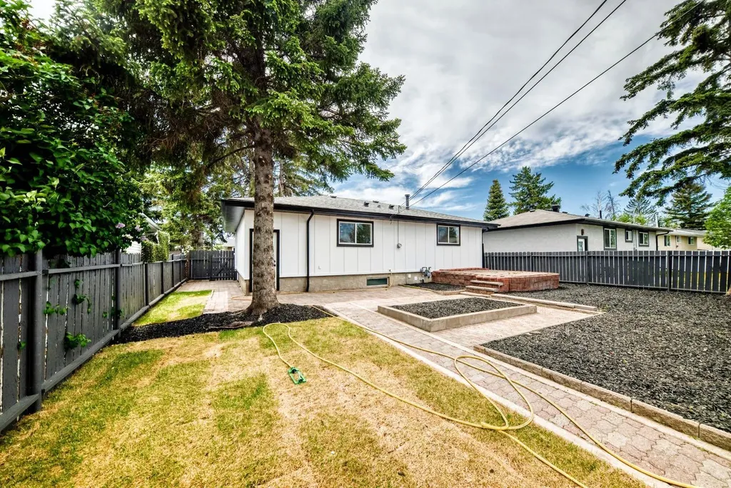 5128 Maryvale Drive NE Calgary AB T2A 2V6