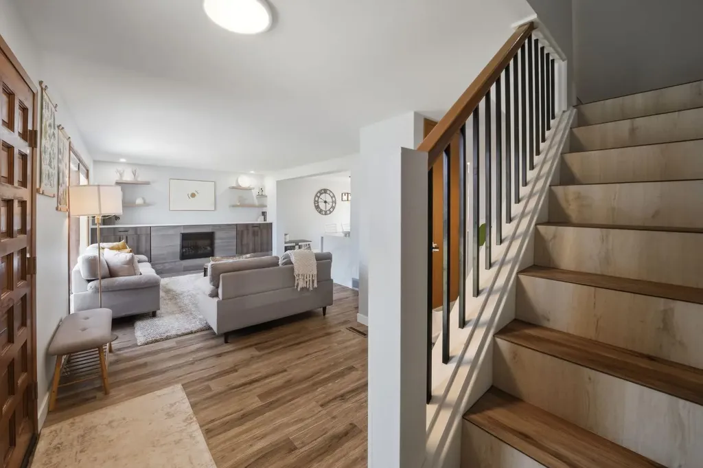 75 Hill Crescent Red Deer AB T4N6G3