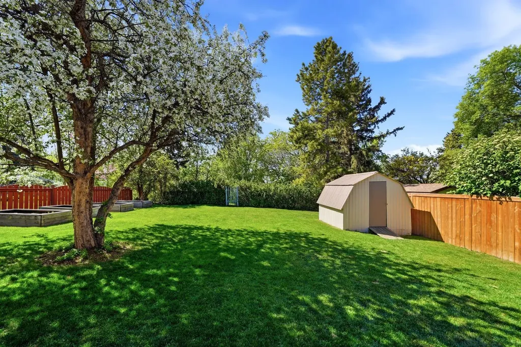 75 Hill Crescent Red Deer AB T4N6G3