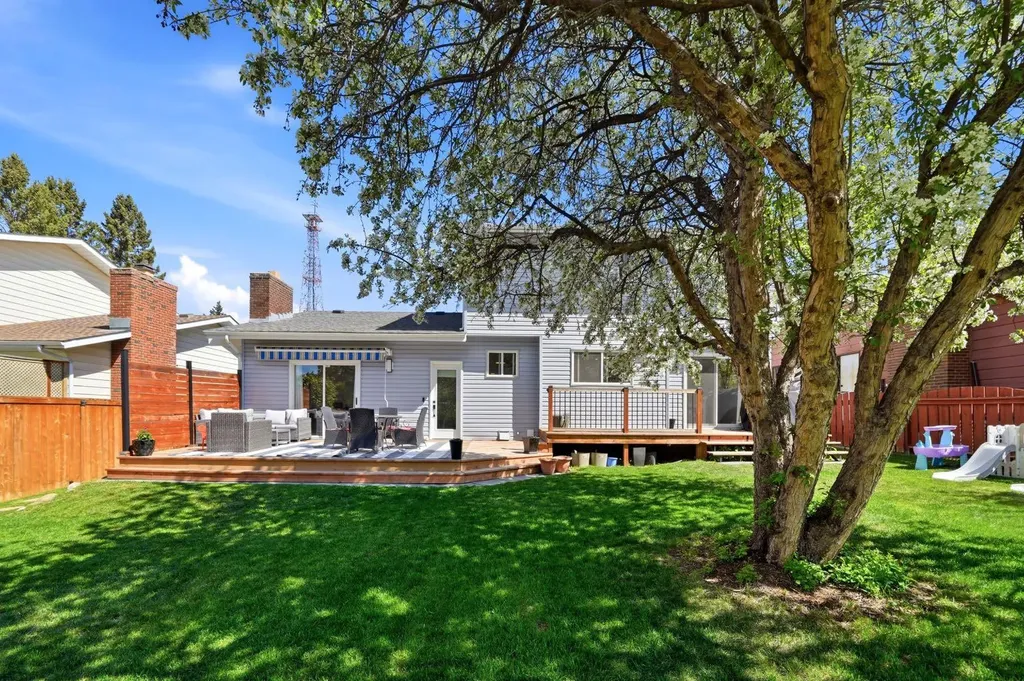 75 Hill Crescent Red Deer AB T4N6G3