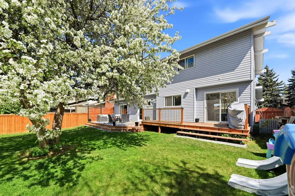 75 Hill Crescent Red Deer AB T4N6G3