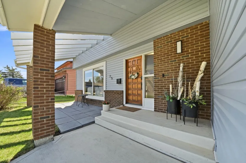 75 Hill Crescent Red Deer AB T4N6G3