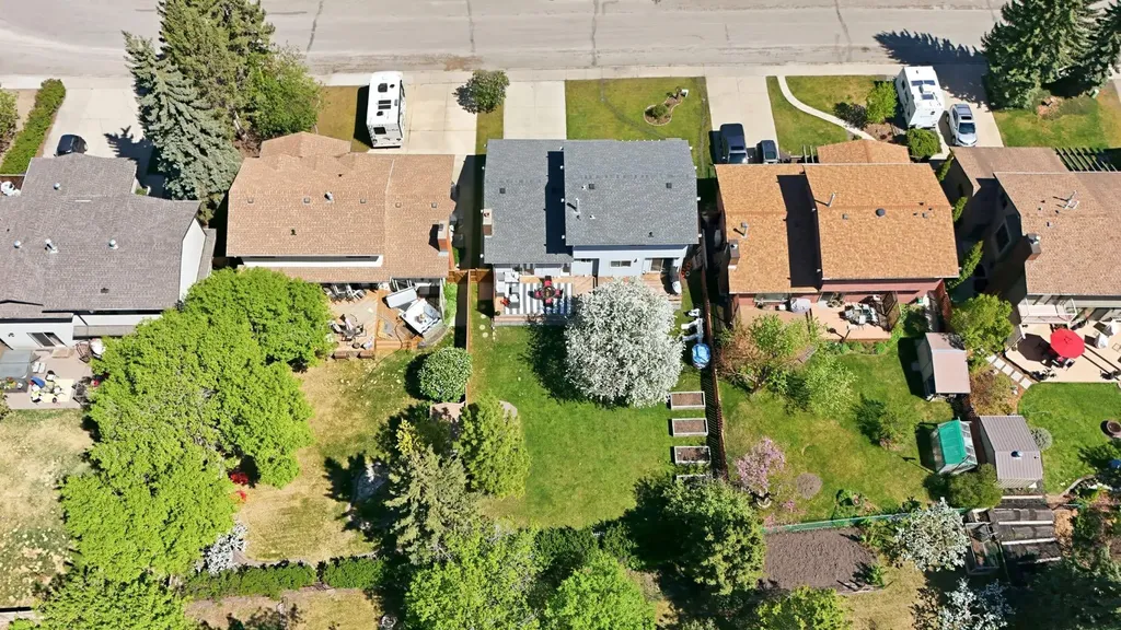 75 Hill Crescent Red Deer AB T4N6G3