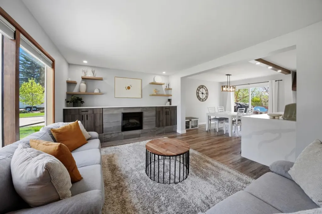 75 Hill Crescent Red Deer AB T4N6G3