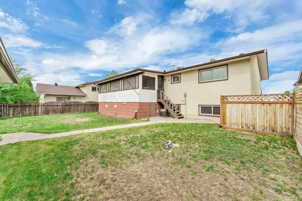 173 Cypress Way SE Medicine Hat AB T1B1L5