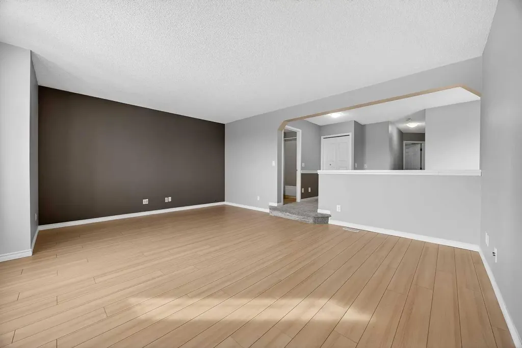 378 Panamount Drive NW Calgary AB T3K 5M1