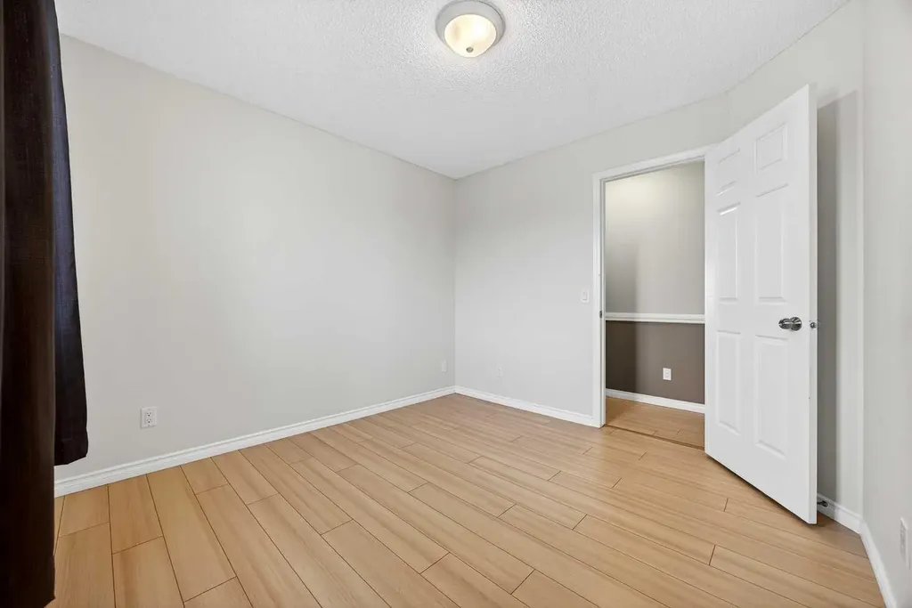378 Panamount Drive NW Calgary AB T3K 5M1