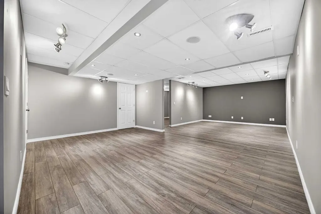 378 Panamount Drive NW Calgary AB T3K 5M1