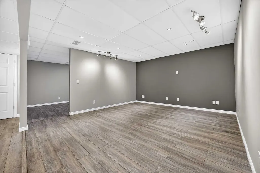 378 Panamount Drive NW Calgary AB T3K 5M1