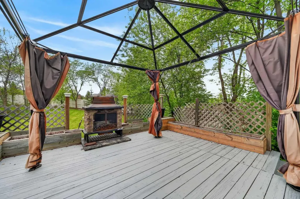 378 Panamount Drive NW Calgary AB T3K 5M1