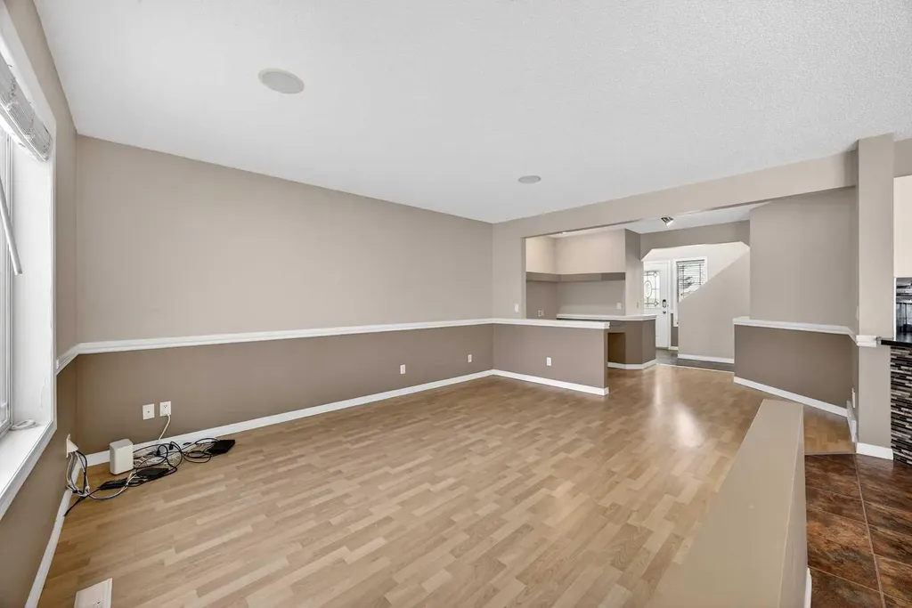 378 Panamount Drive NW Calgary AB T3K 5M1