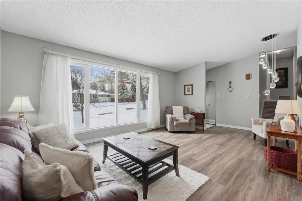 6004 Louise Road SW Calgary AB T3E5V2