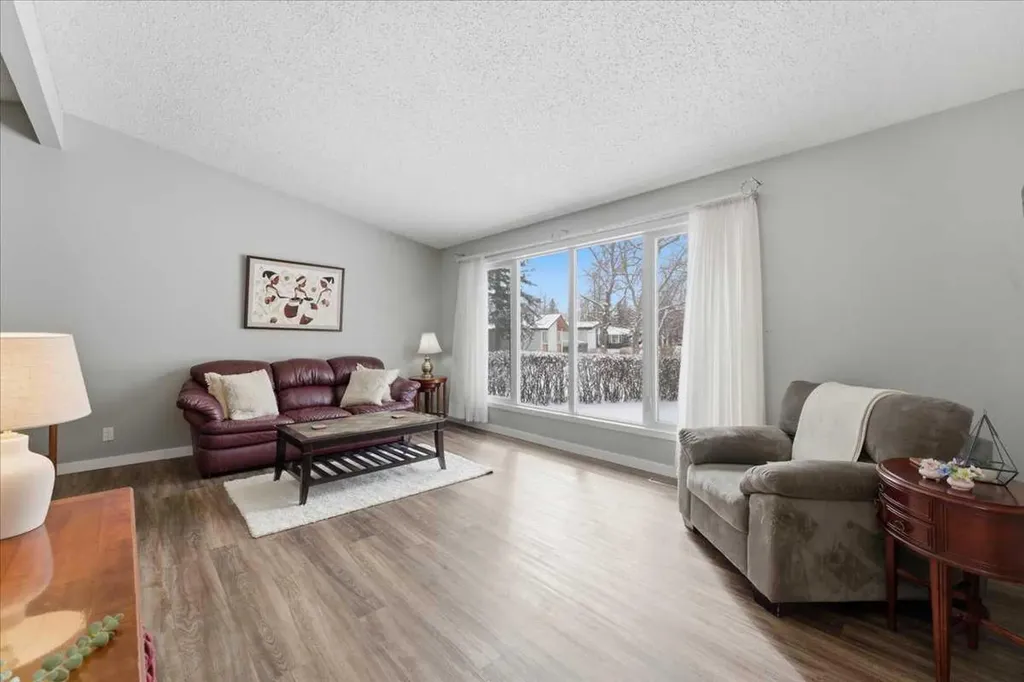 6004 Louise Road SW Calgary AB T3E5V2
